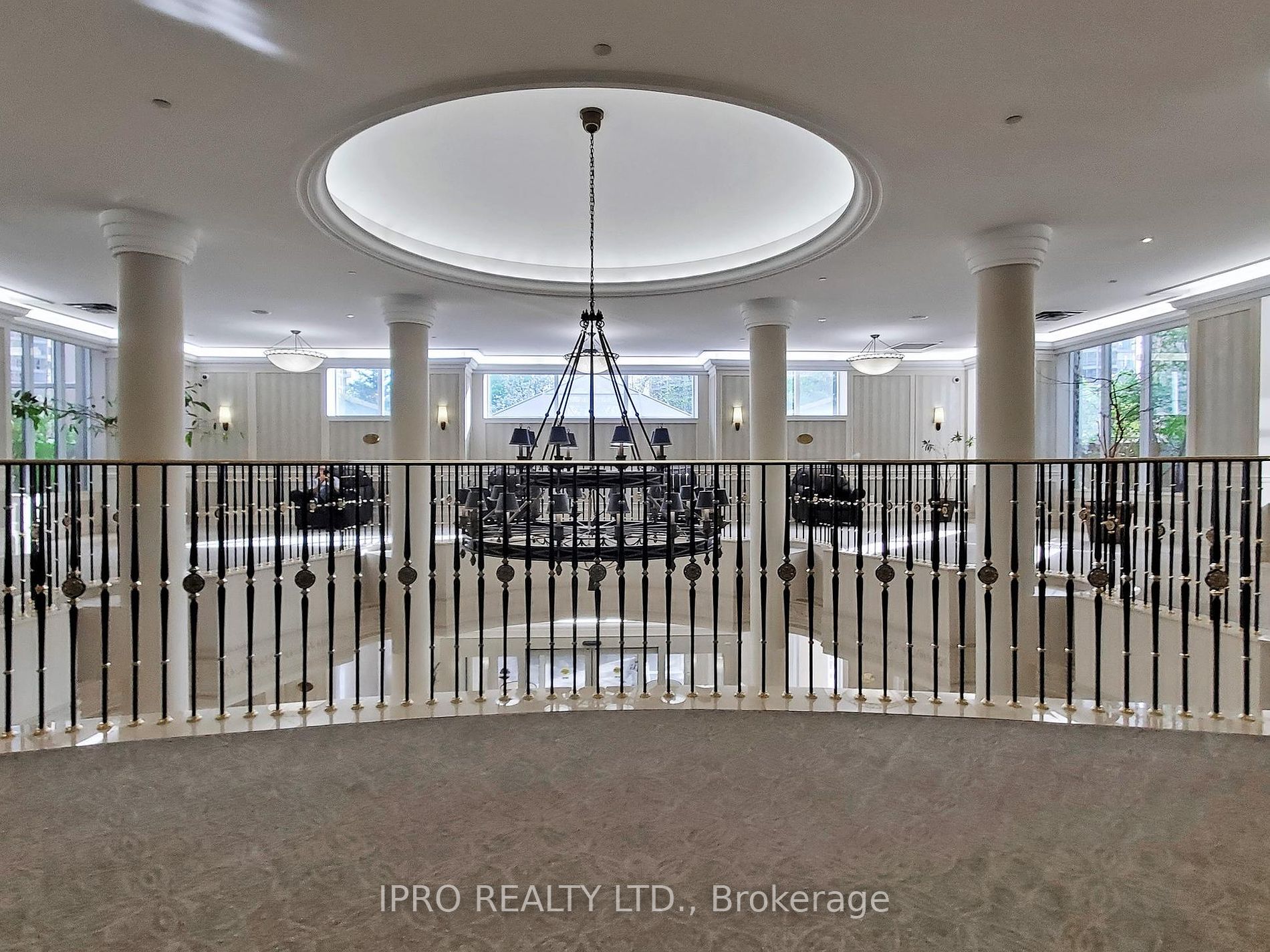 35 Kingsbridge Garden Circ, #611