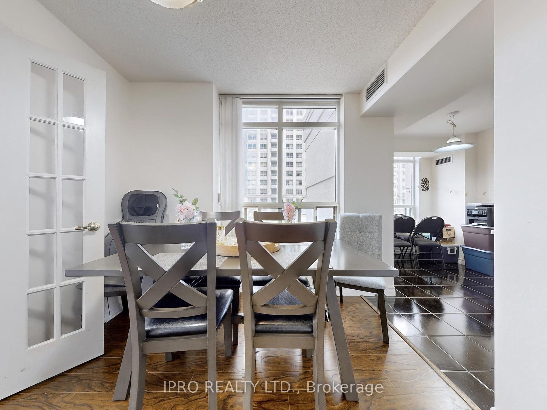 35 Kingsbridge Garden Circ, #611