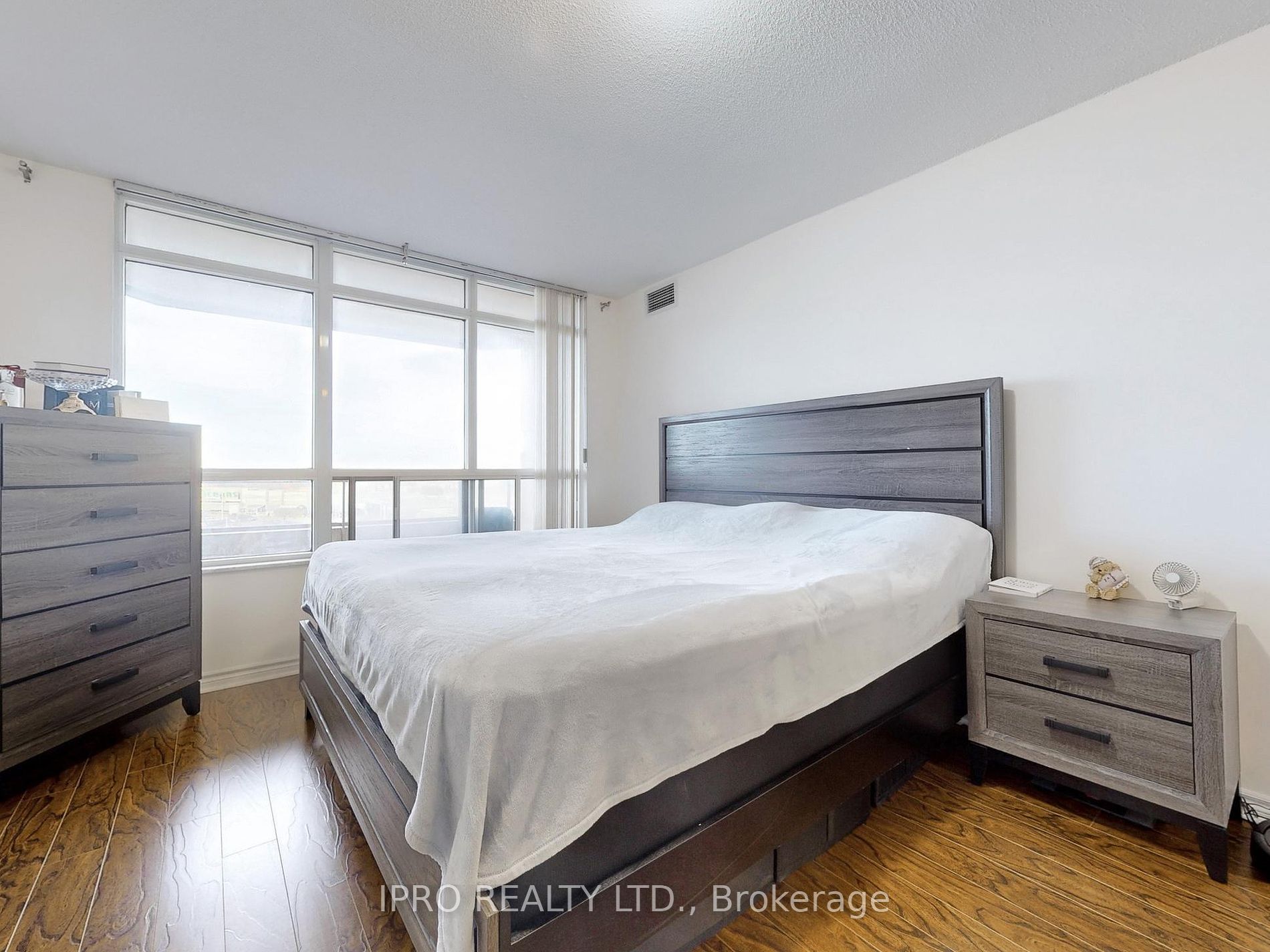 35 Kingsbridge Garden Circ, #611