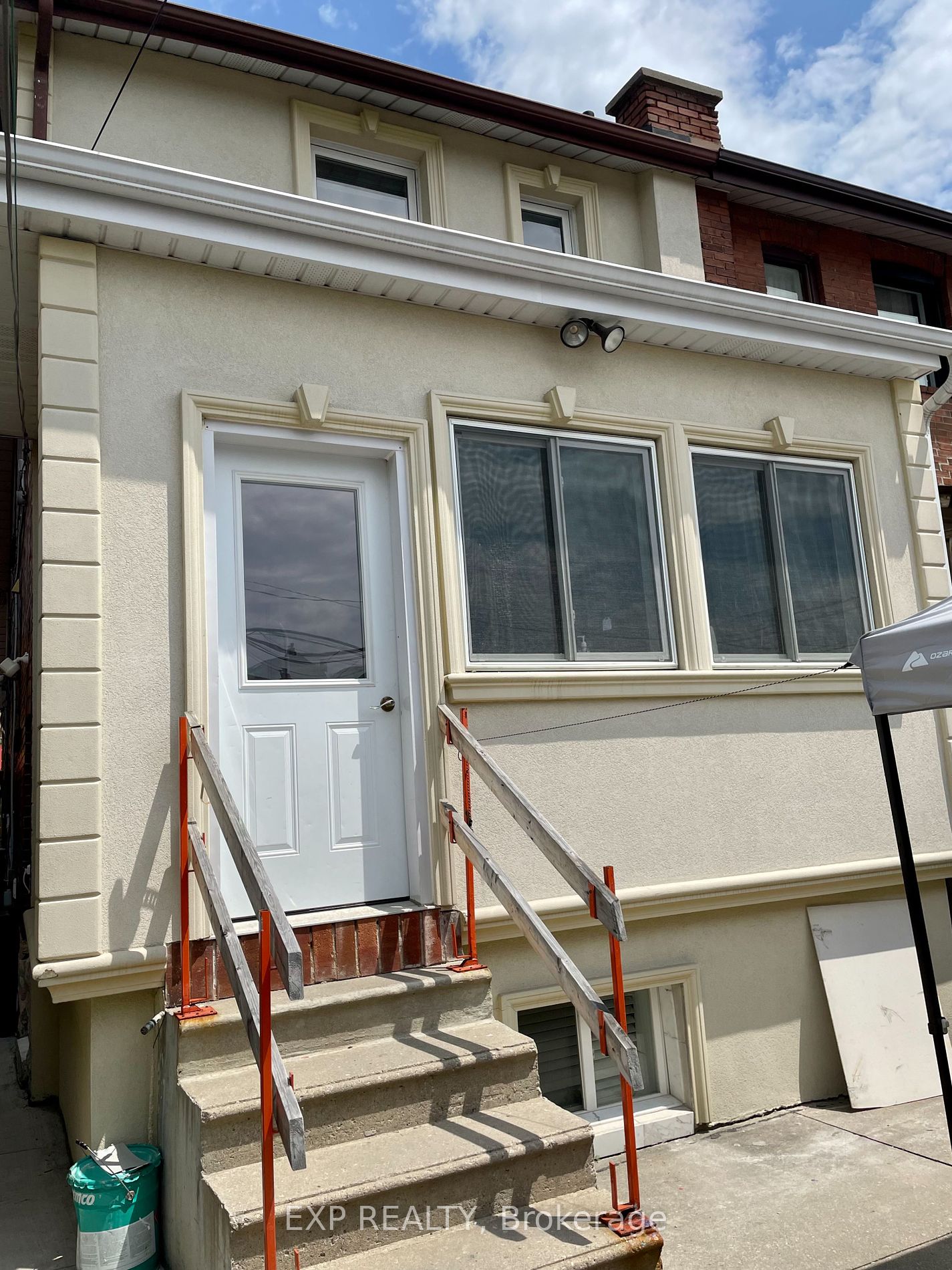 2010 Dufferin St