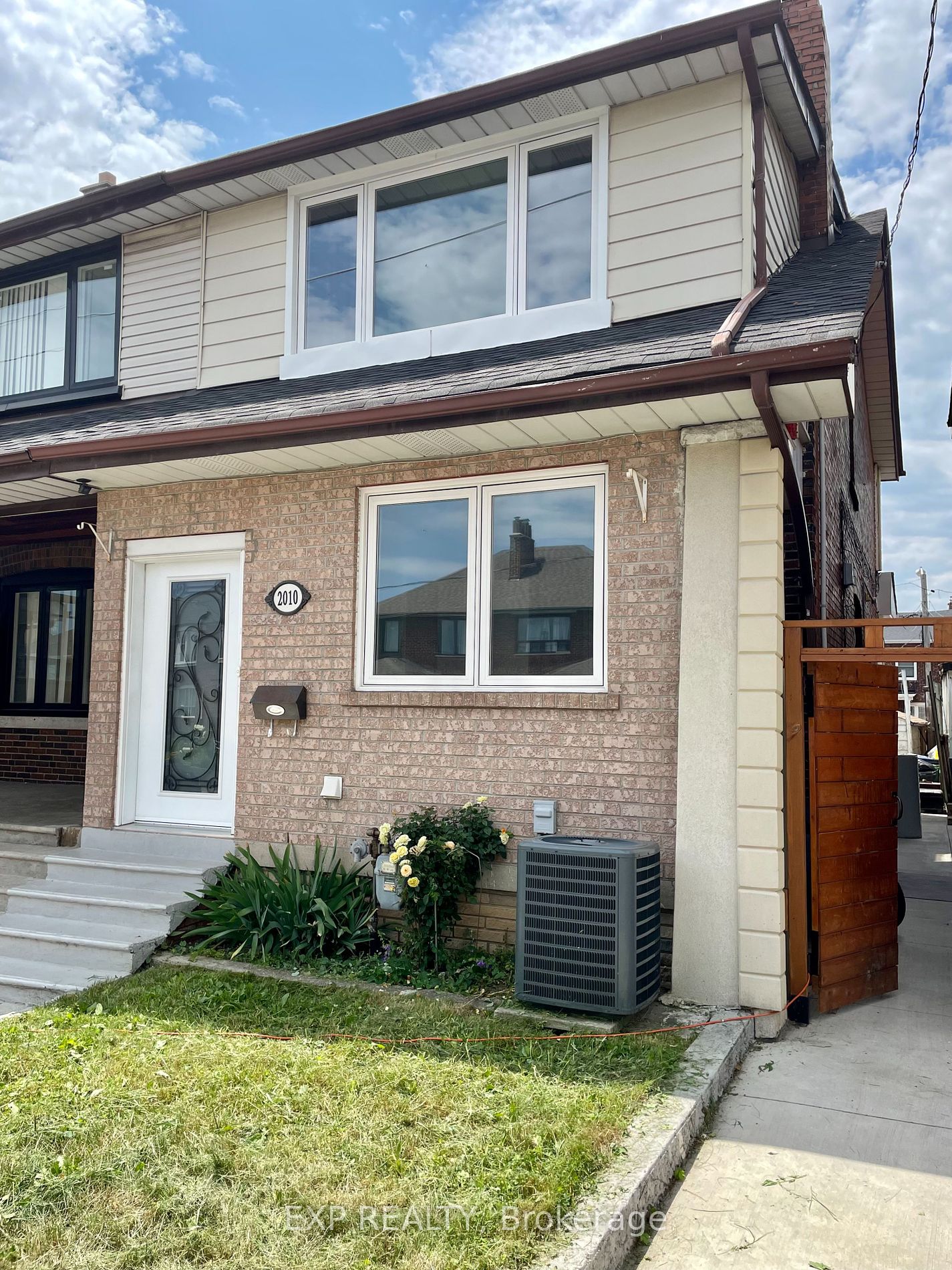 2010 Dufferin St