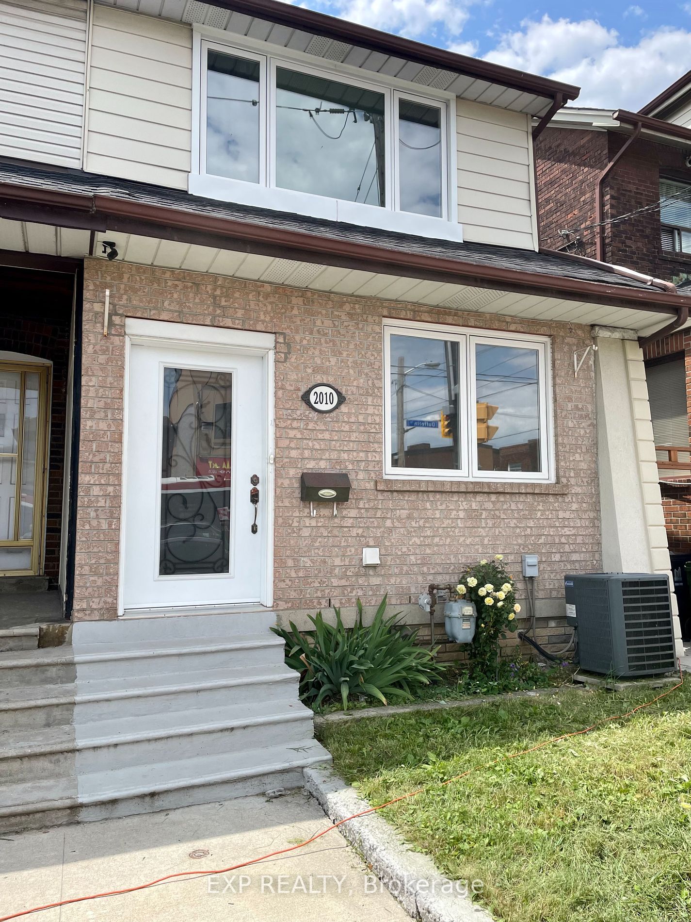 2010 Dufferin St