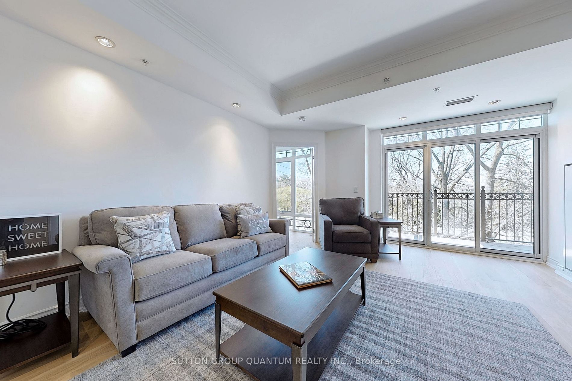 205 Lakeshore Rd W, #304