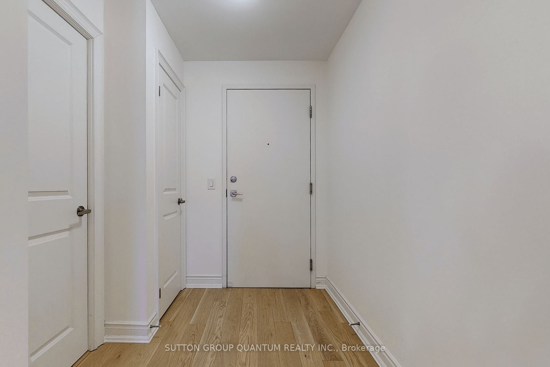 205 Lakeshore Rd W, #304