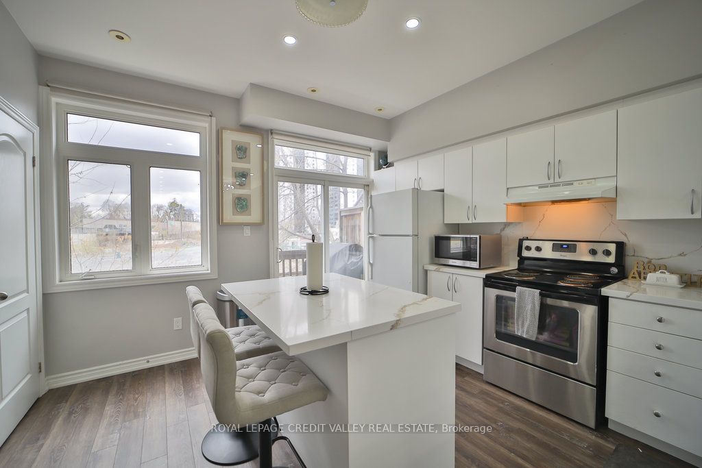 16 Piggott Mews