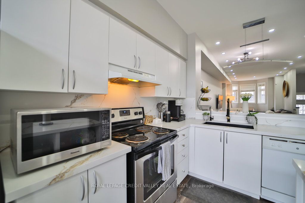 16 Piggott Mews
