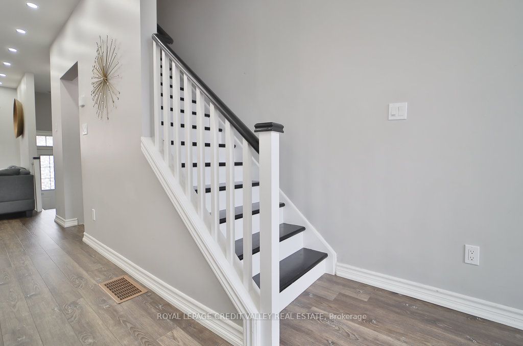 16 Piggott Mews