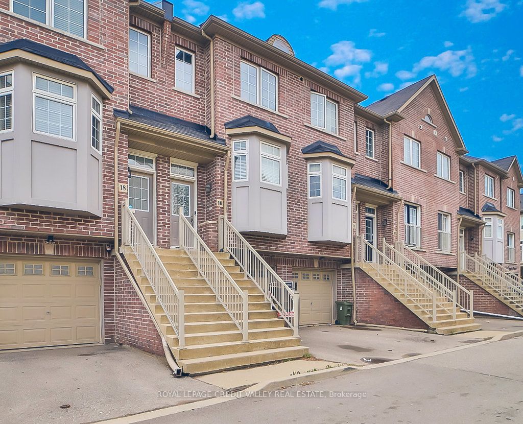 16 Piggott Mews
