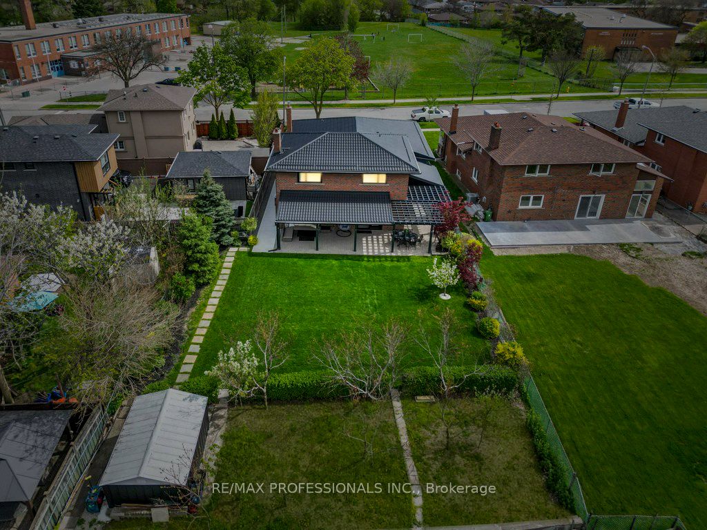 182 Gracefield Avenue