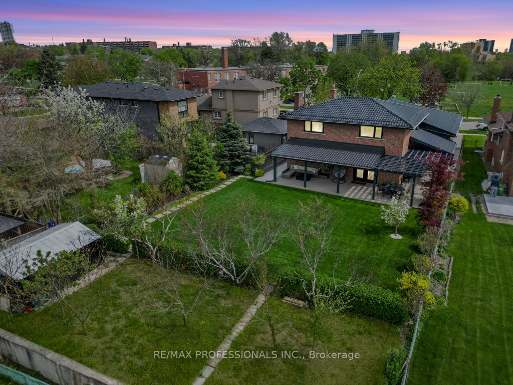 182 Gracefield Avenue