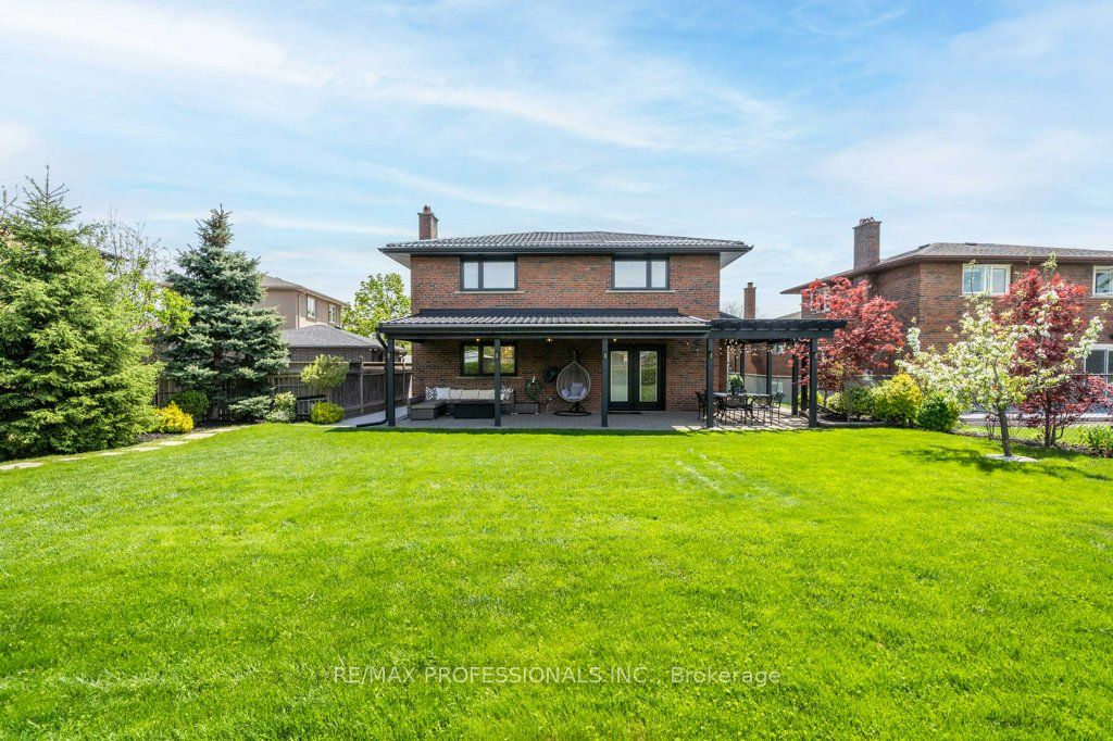 182 Gracefield Avenue