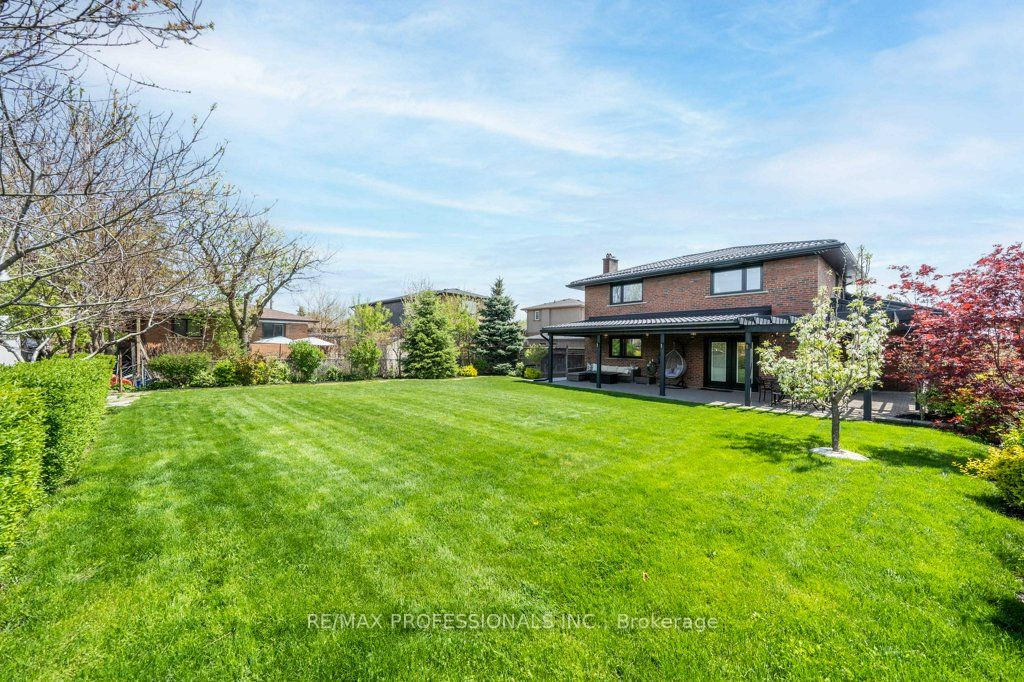 182 Gracefield Avenue