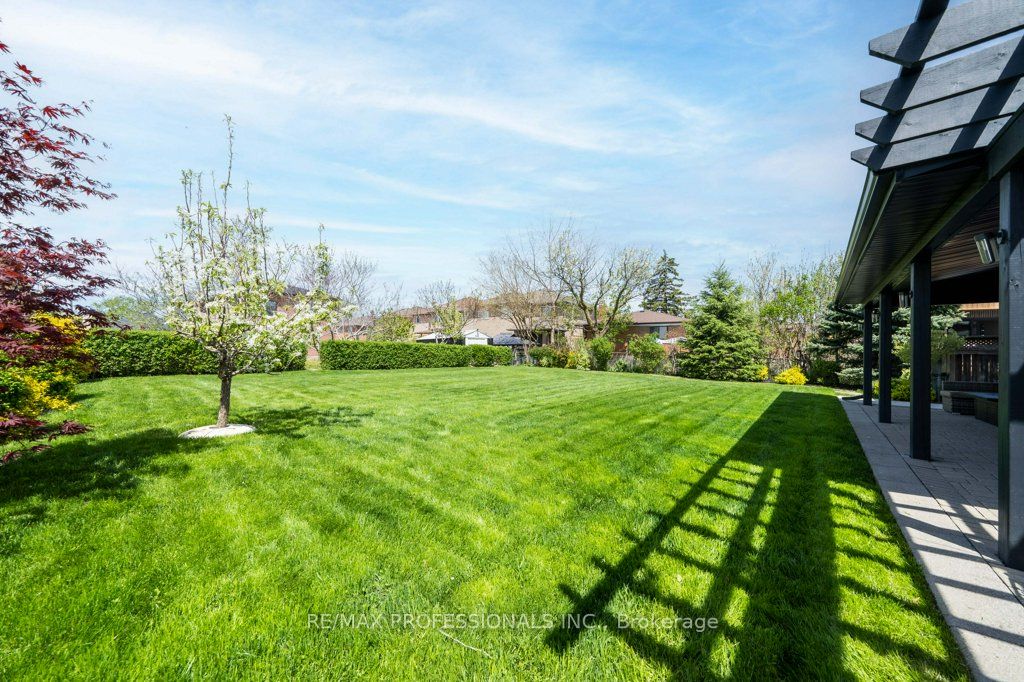 182 Gracefield Avenue