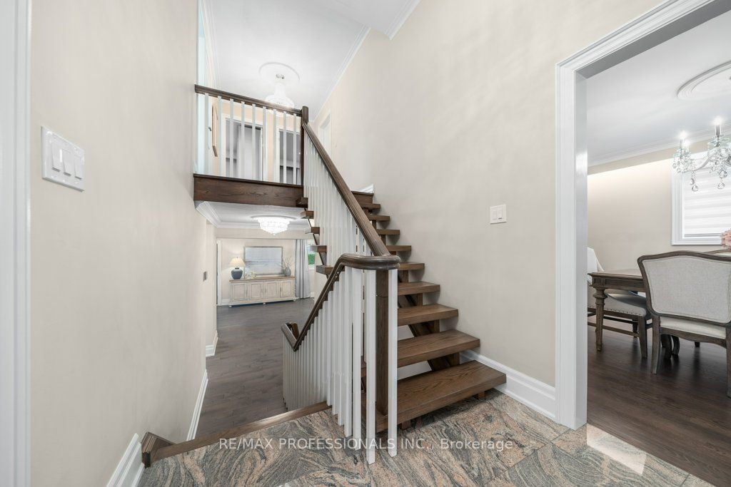 182 Gracefield Avenue