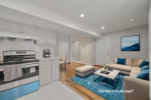 3 Rambling Oak Dr