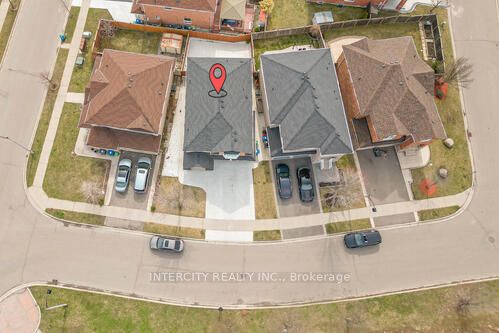 3 Rambling Oak Dr