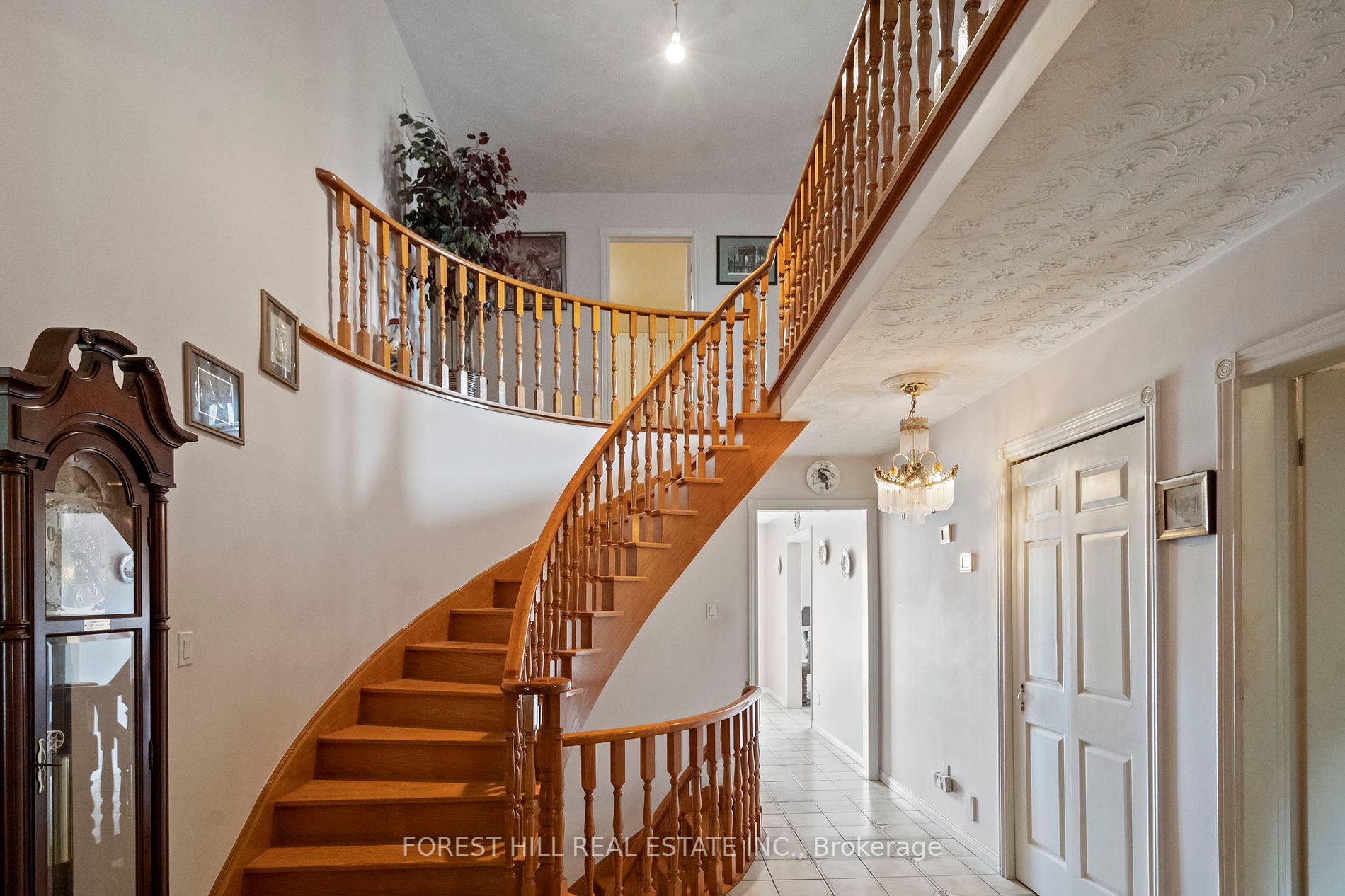 28 Walker Rd E