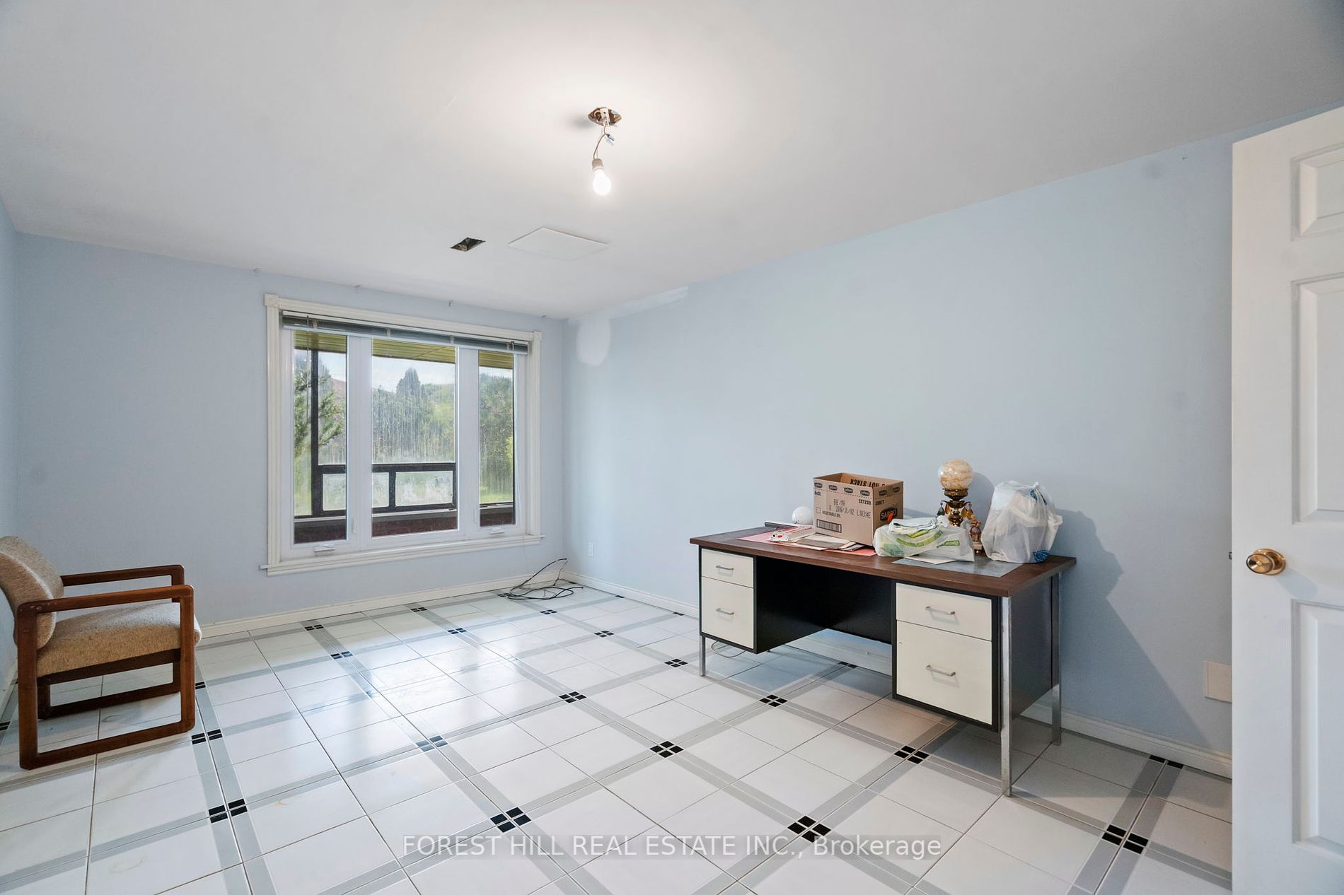 28 Walker Rd E