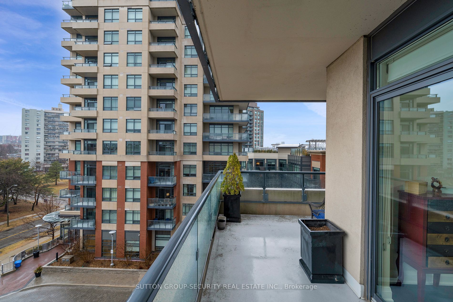 35 Fontenay Court #602