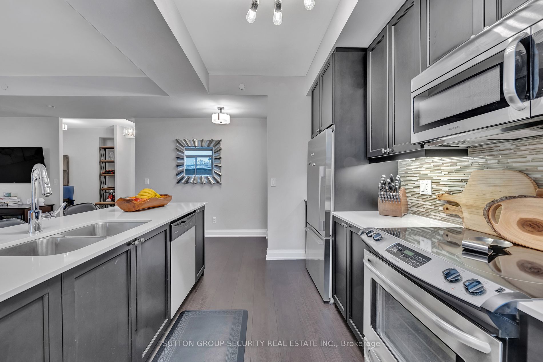 35 Fontenay Court #602