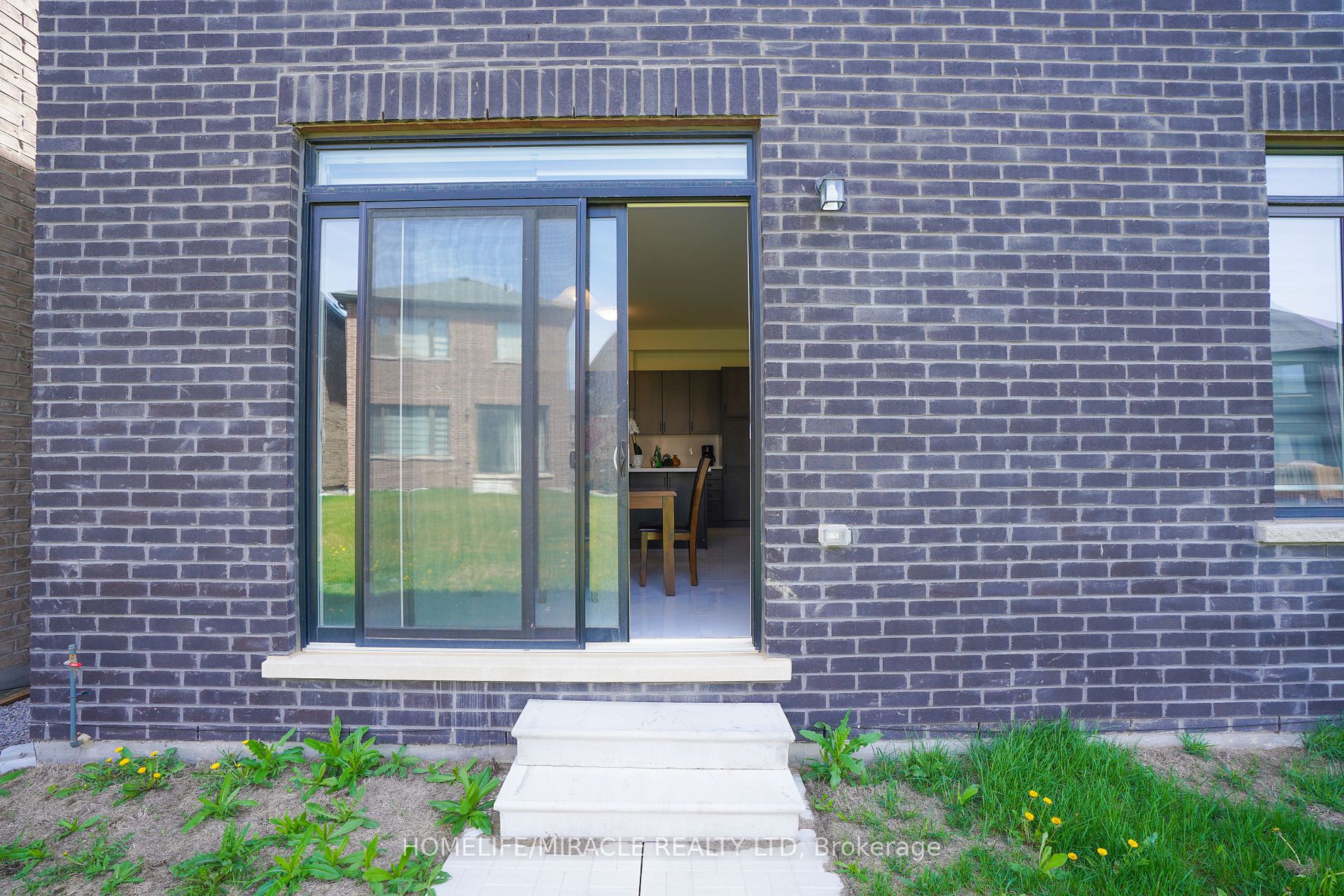 20 Tweedhill Ave