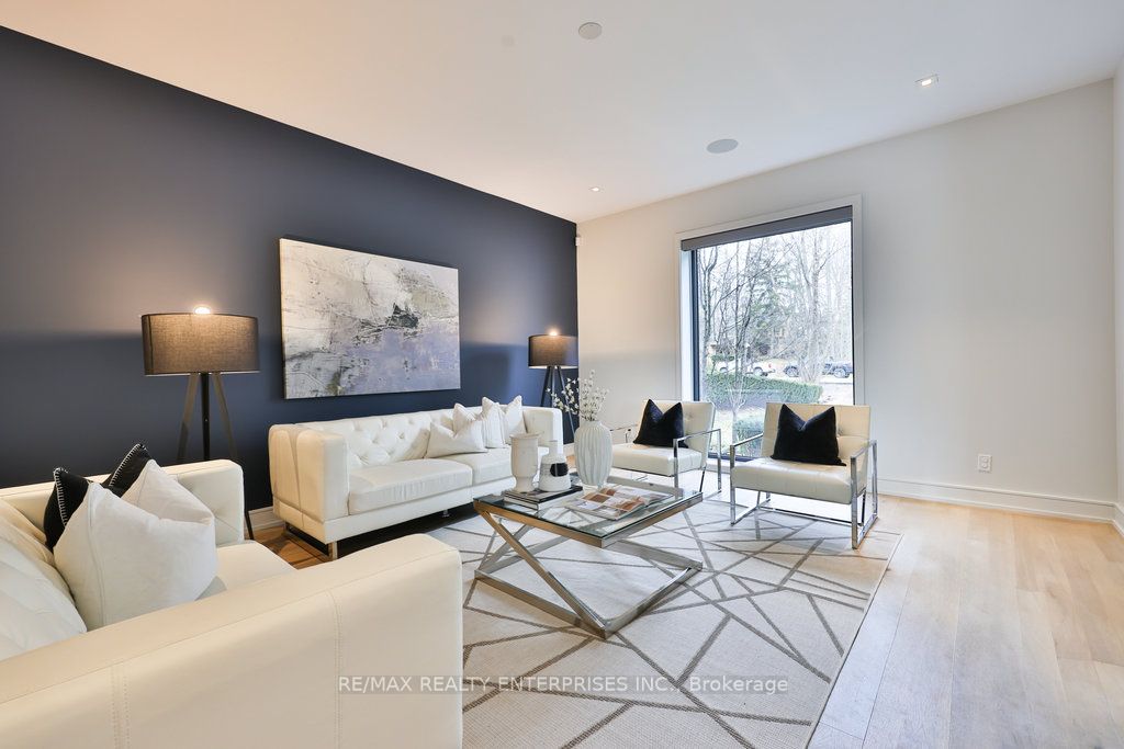 1266 Minaki Road