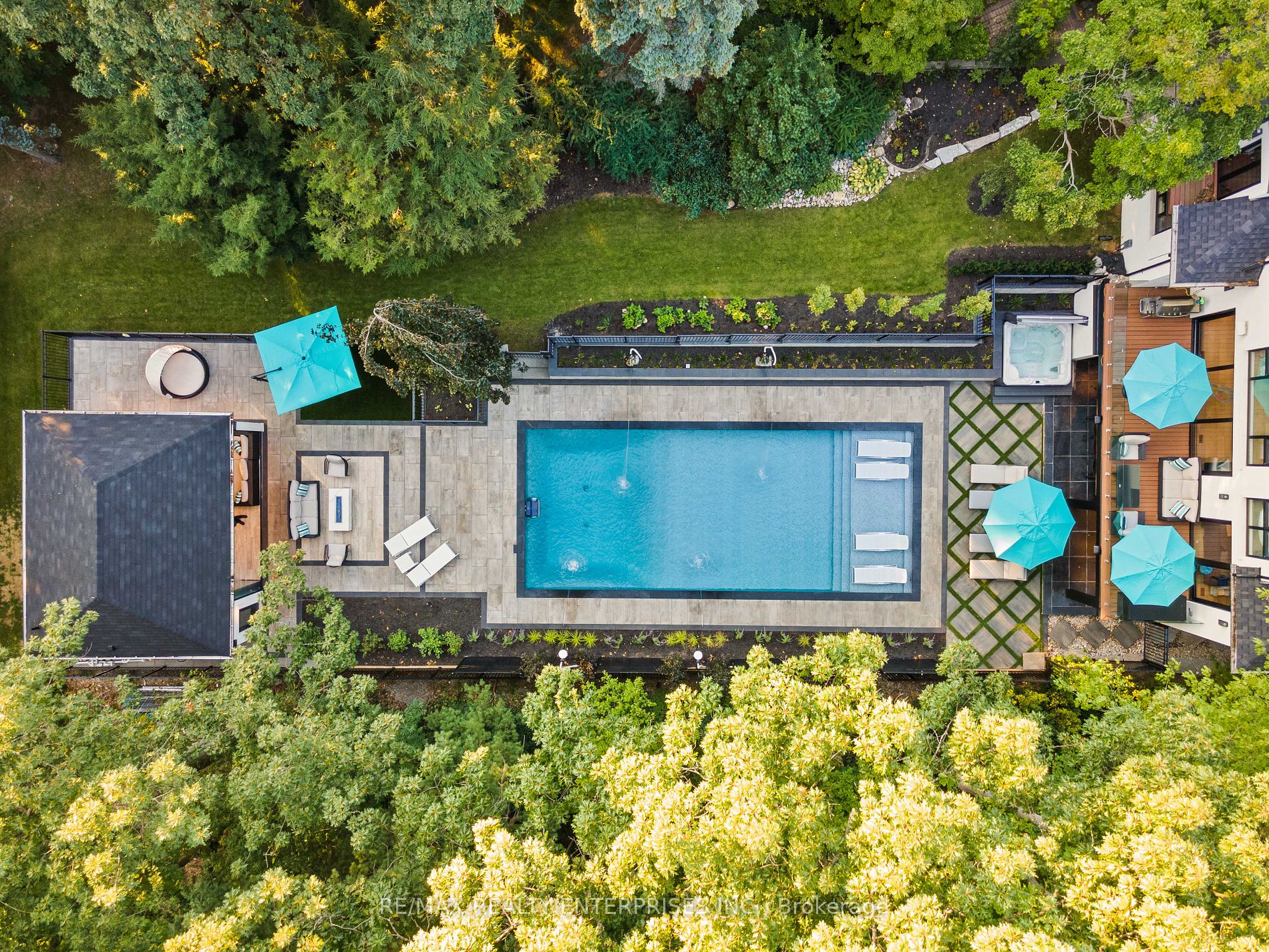 1266 Minaki Road