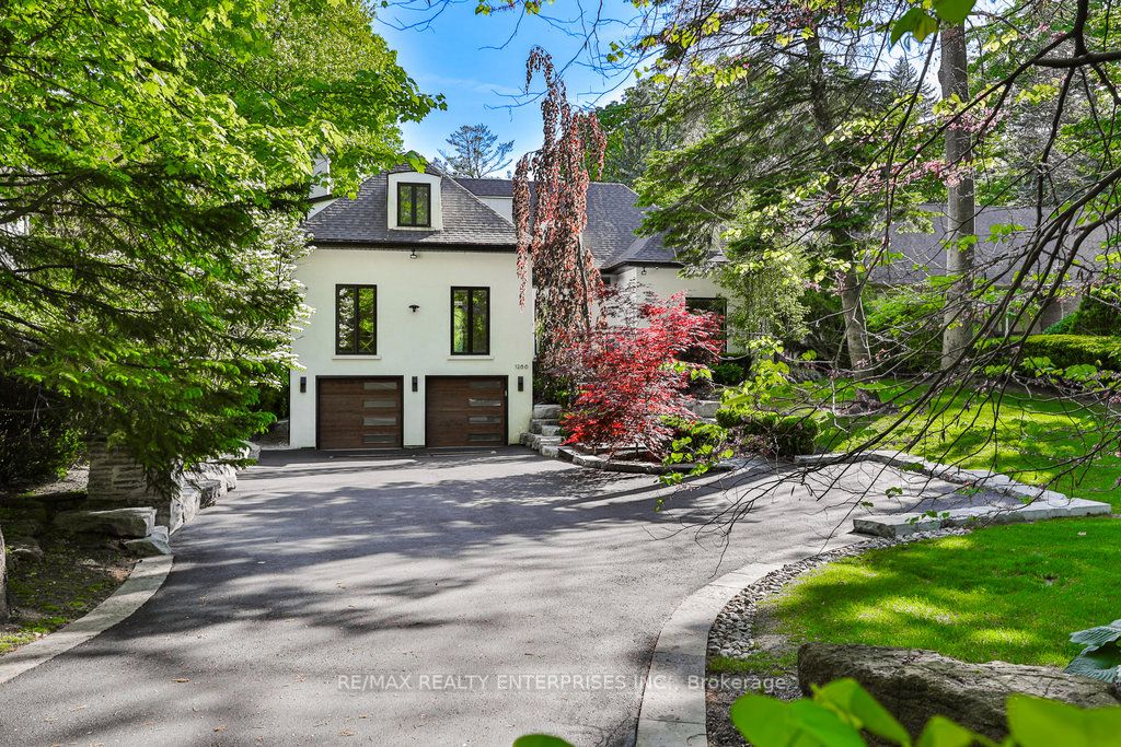 1266 Minaki Road