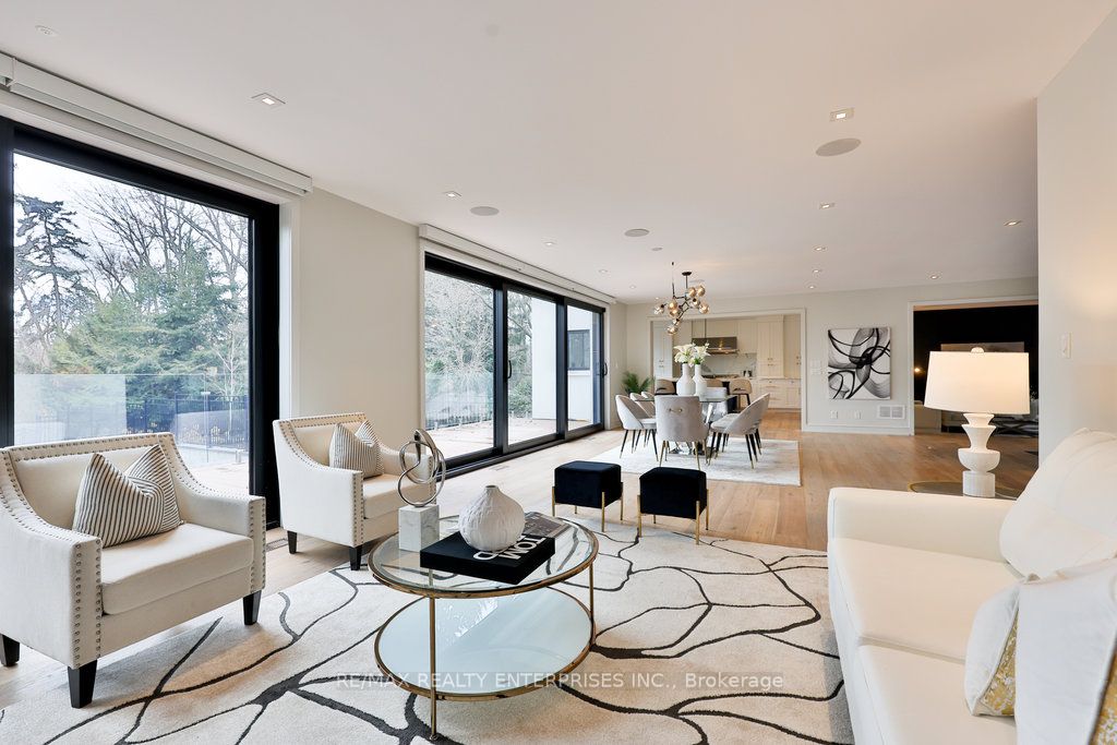 1266 Minaki Road