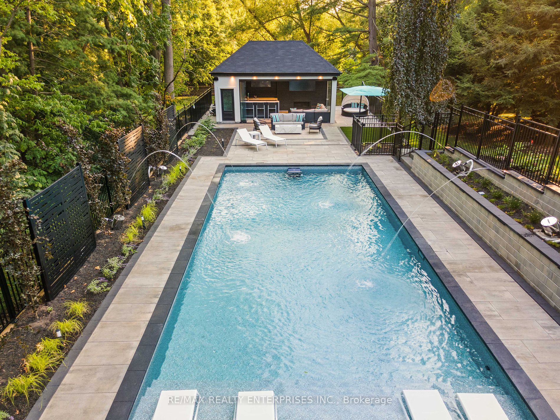 1266 Minaki Road