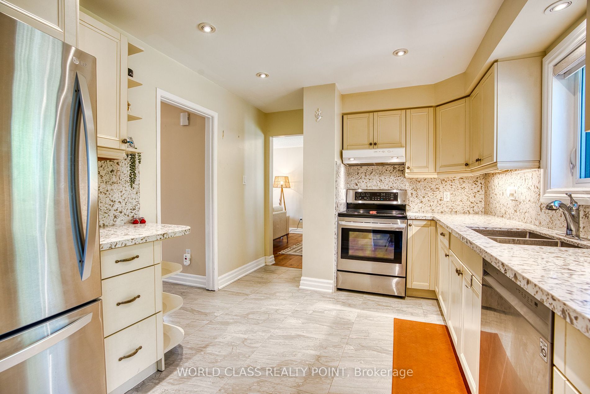 22 Madelaine Crescent