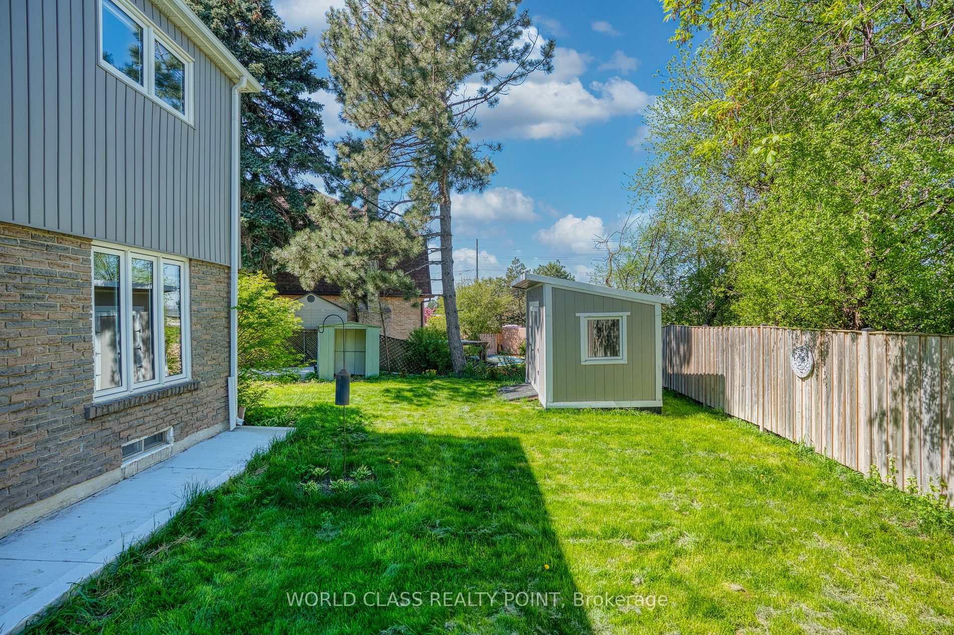 22 Madelaine Crescent