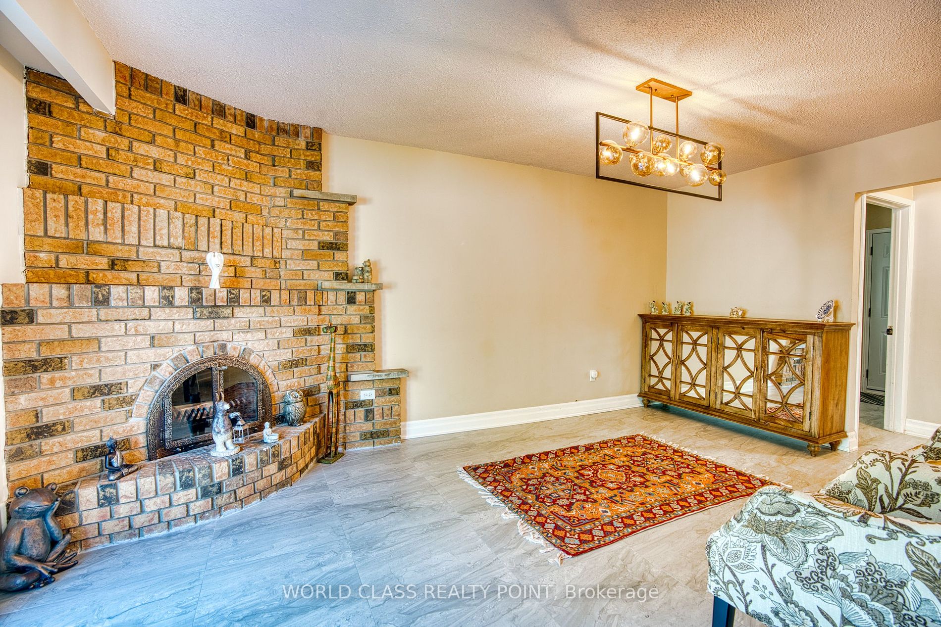 22 Madelaine Crescent