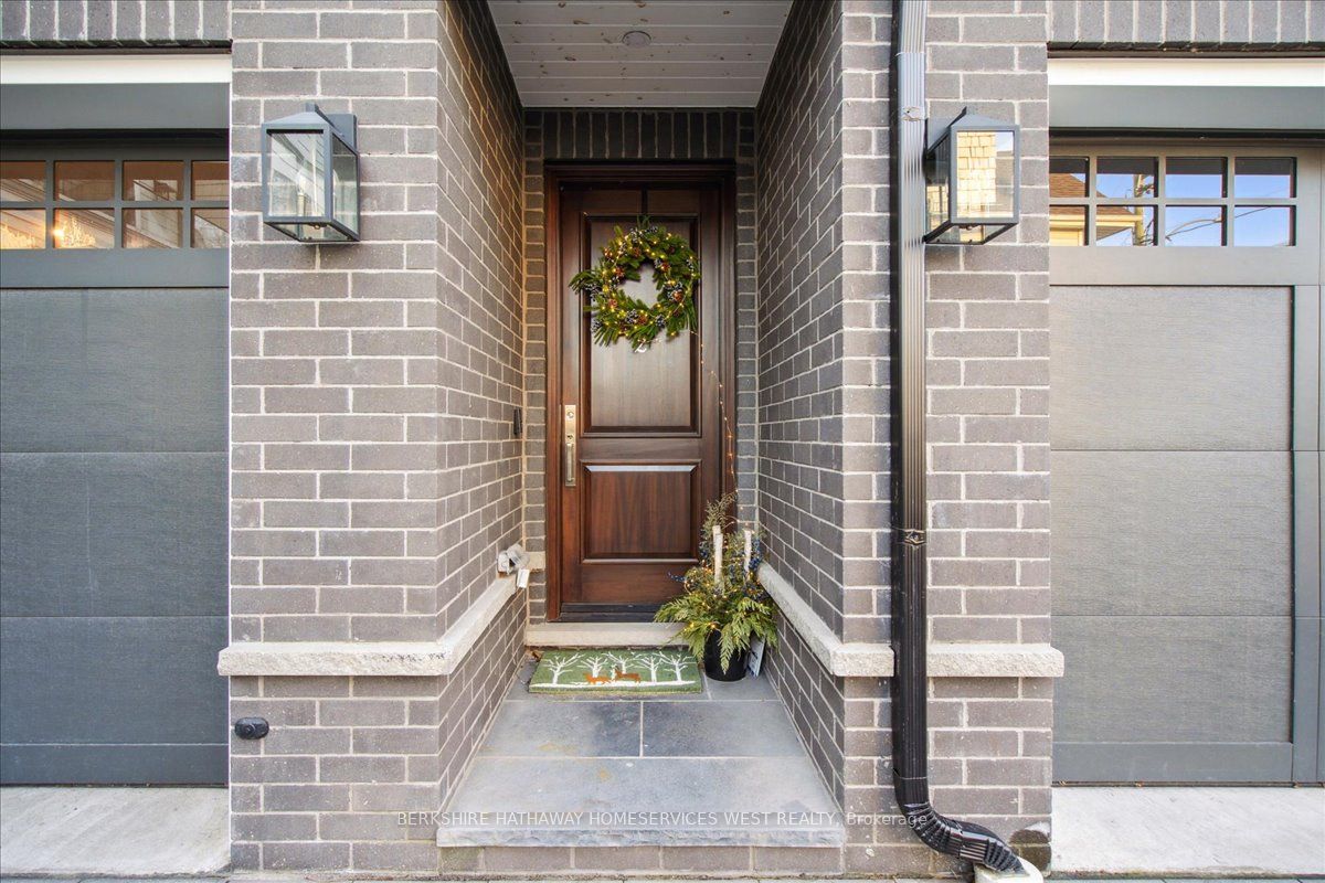 336 Robinson Street, #2