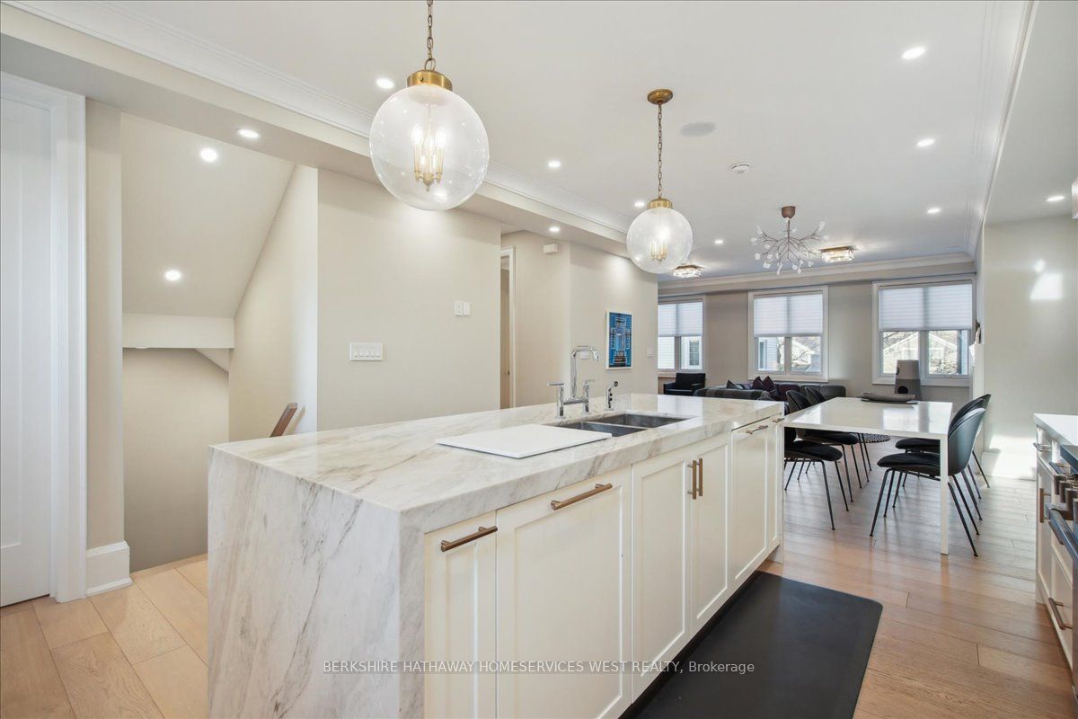336 Robinson Street, #2