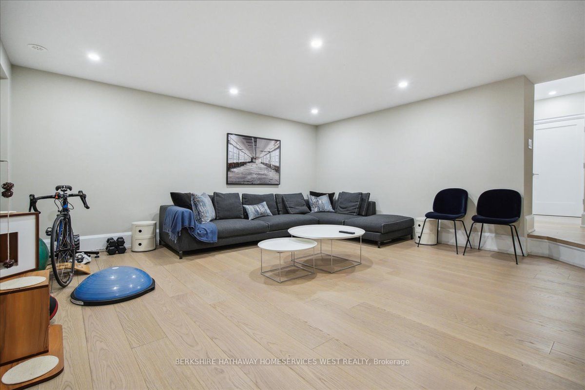 336 Robinson Street, #2