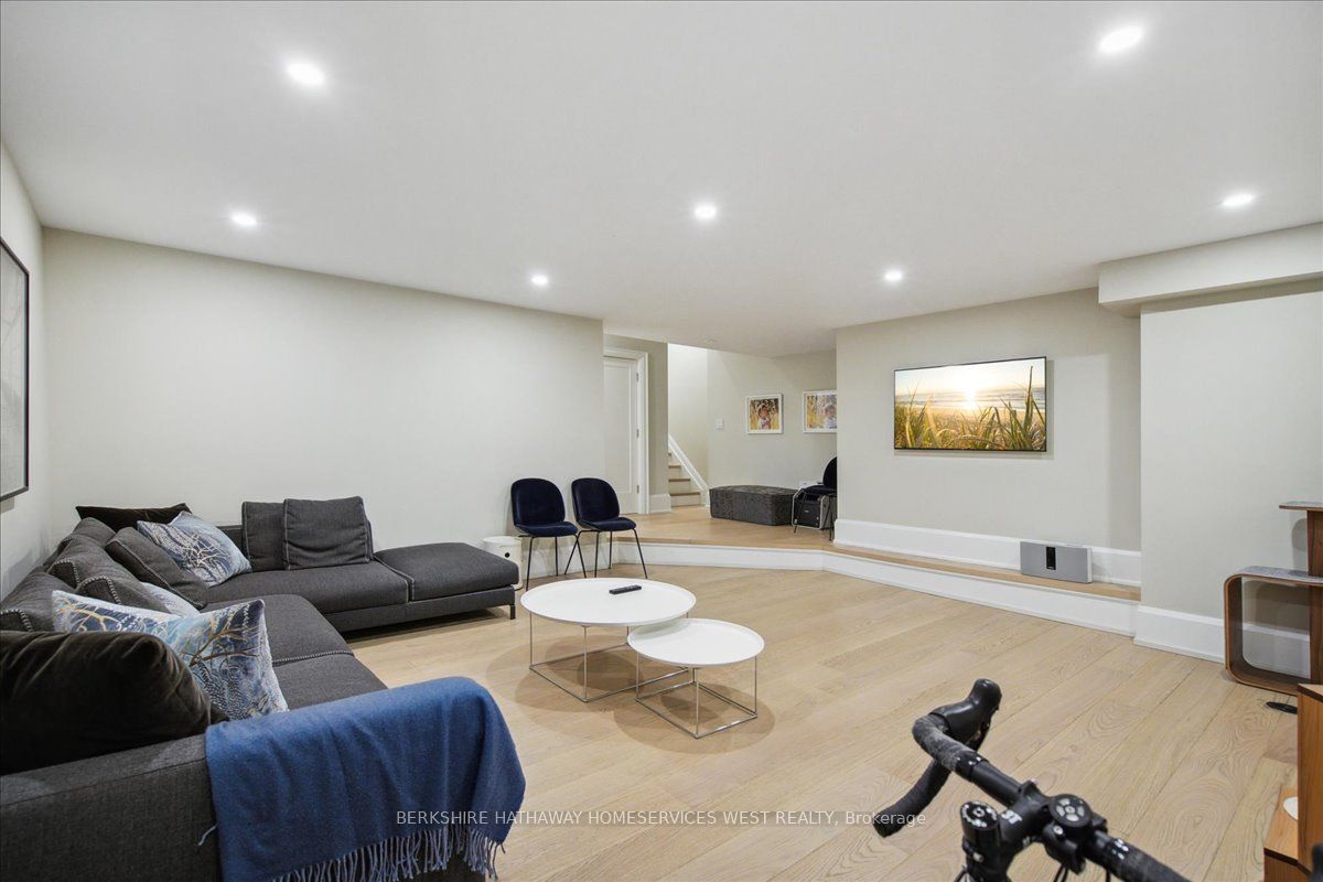 336 Robinson Street, #2