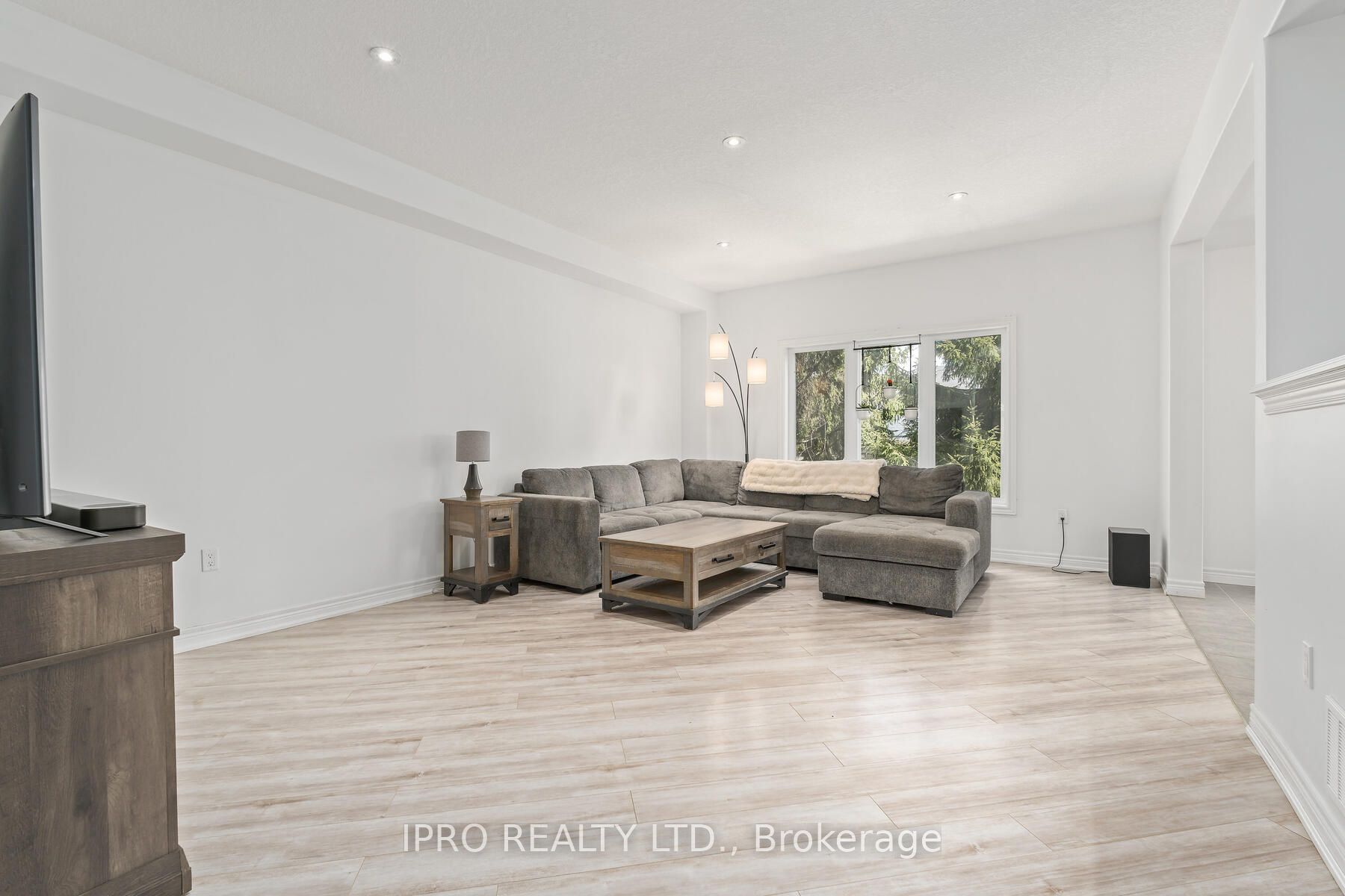 81 Wardlaw Avenue