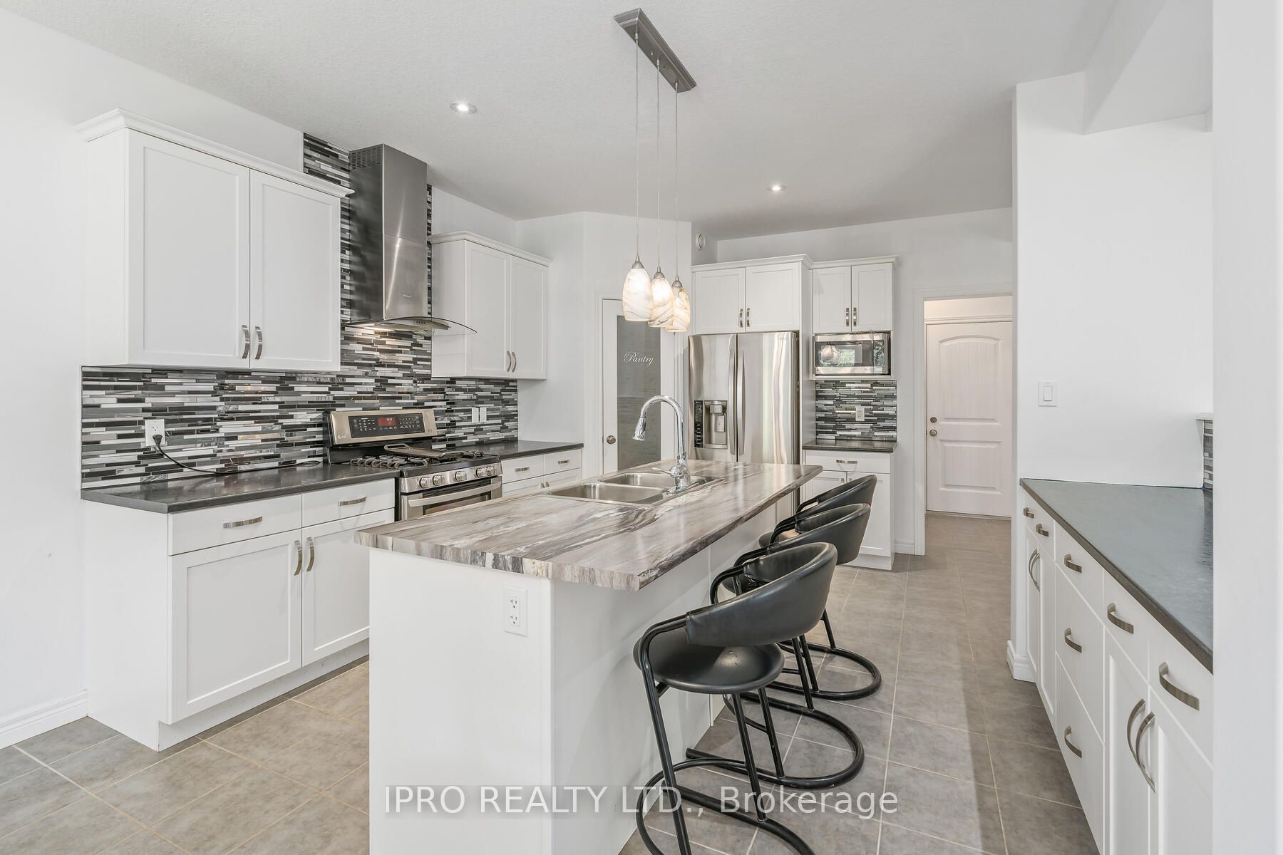 81 Wardlaw Avenue