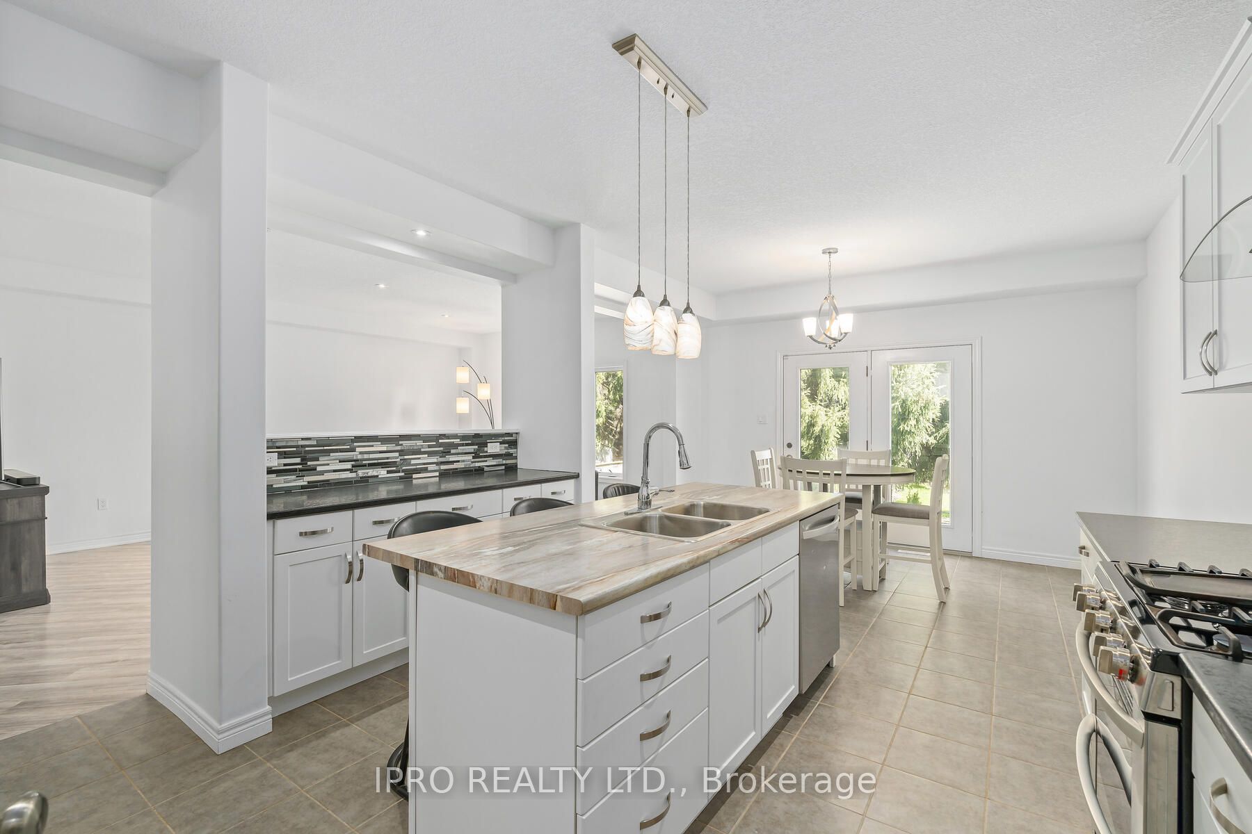 81 Wardlaw Avenue