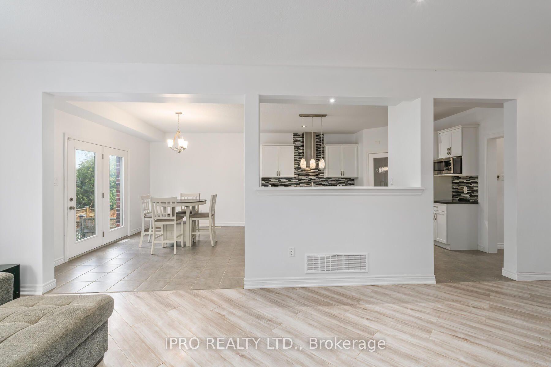81 Wardlaw Avenue
