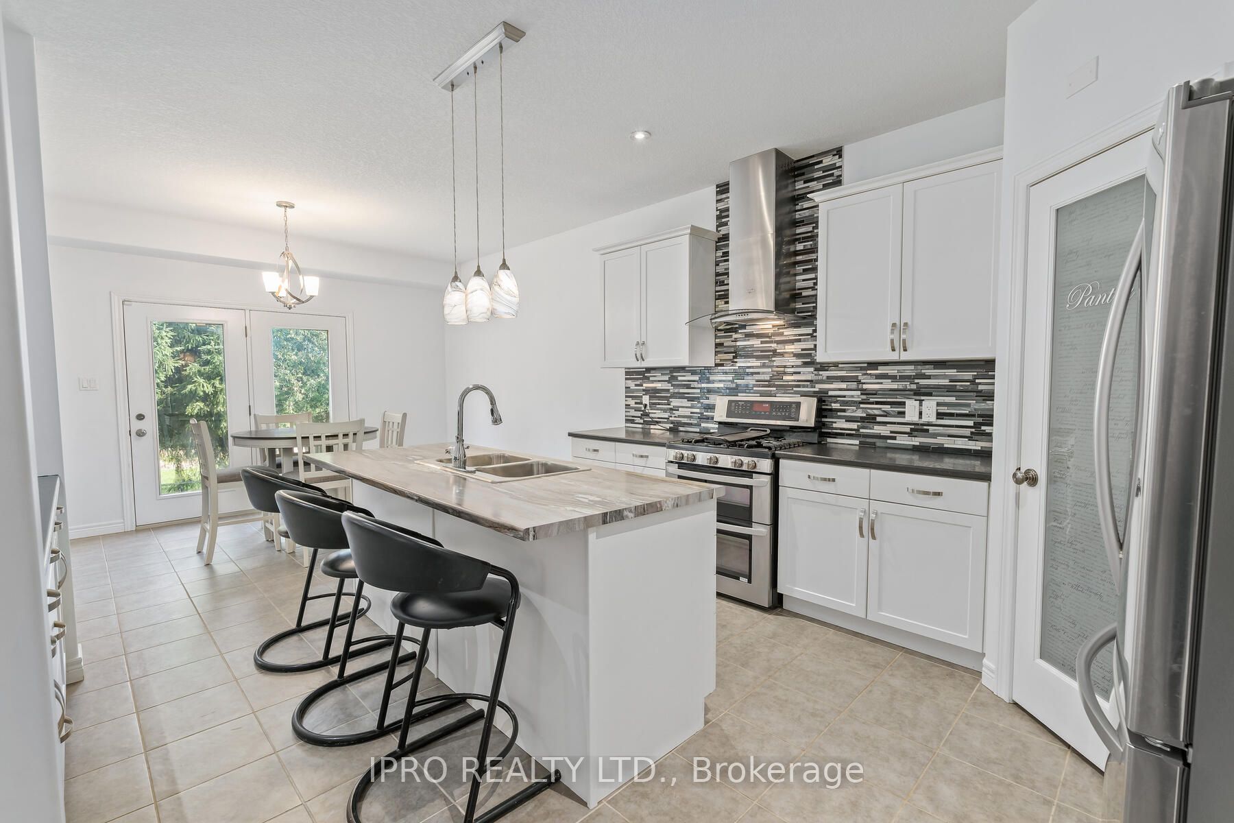 81 Wardlaw Avenue