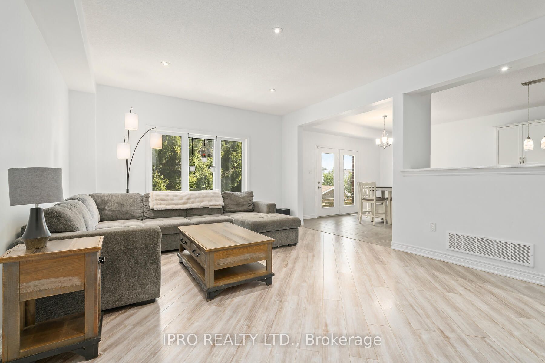 81 Wardlaw Avenue