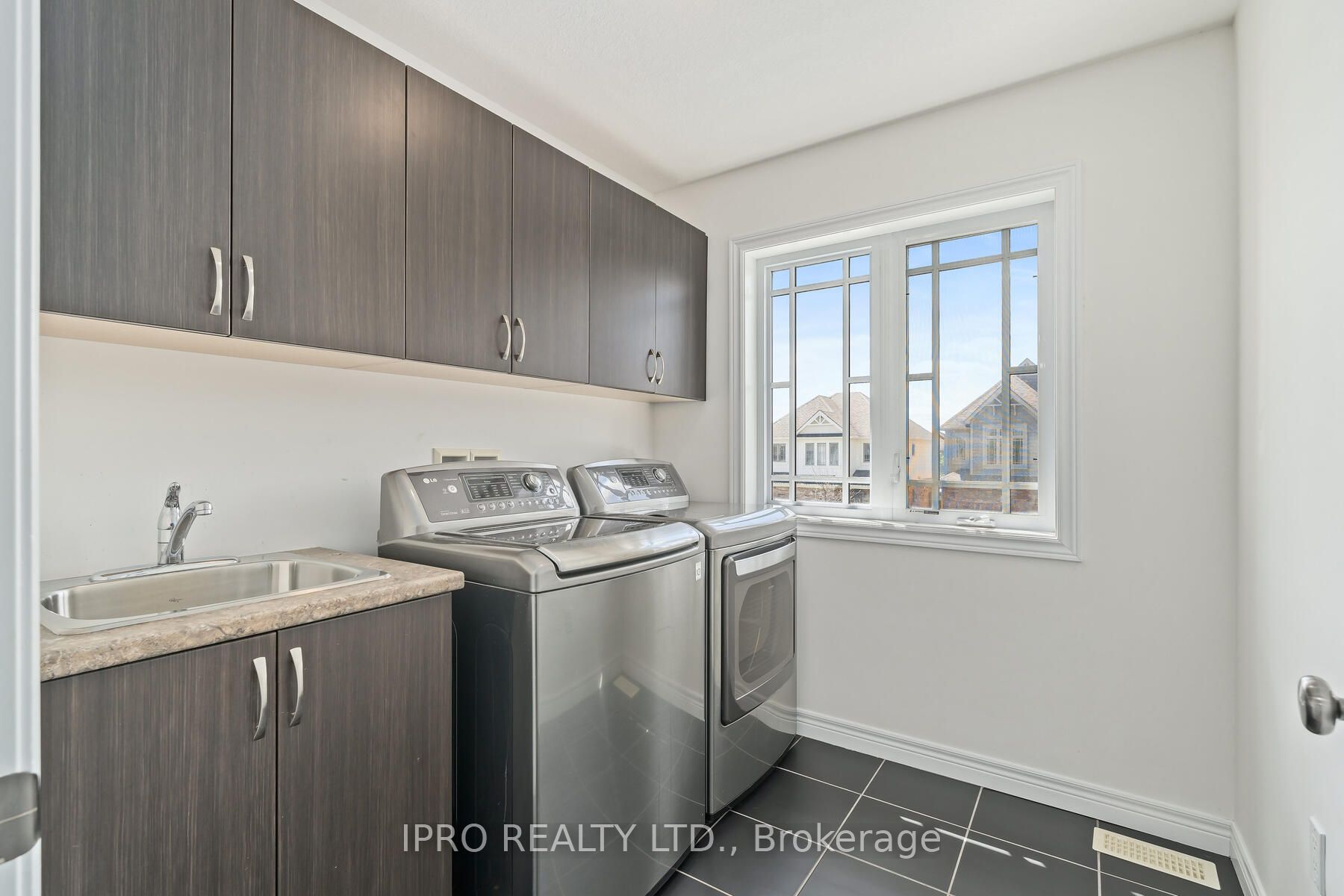 81 Wardlaw Avenue