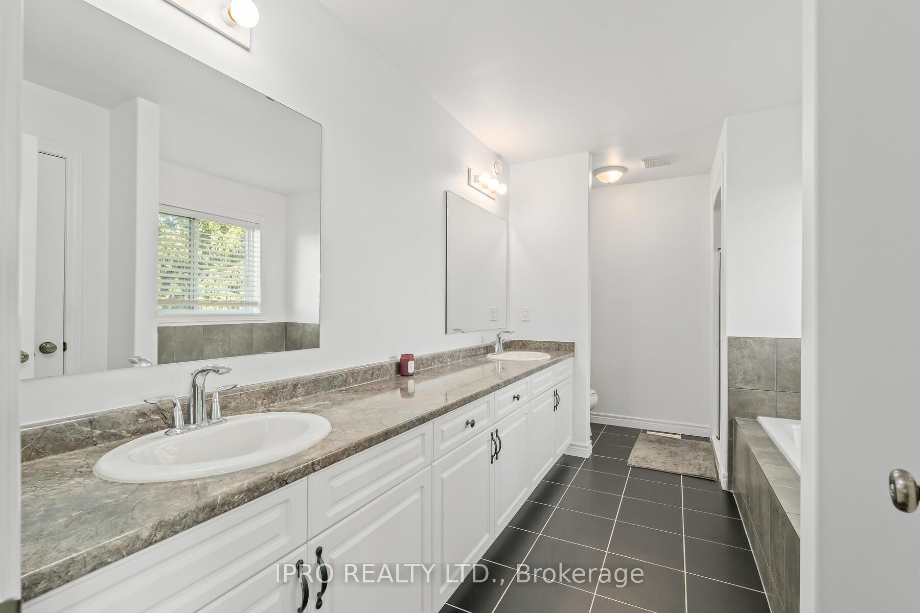 81 Wardlaw Avenue