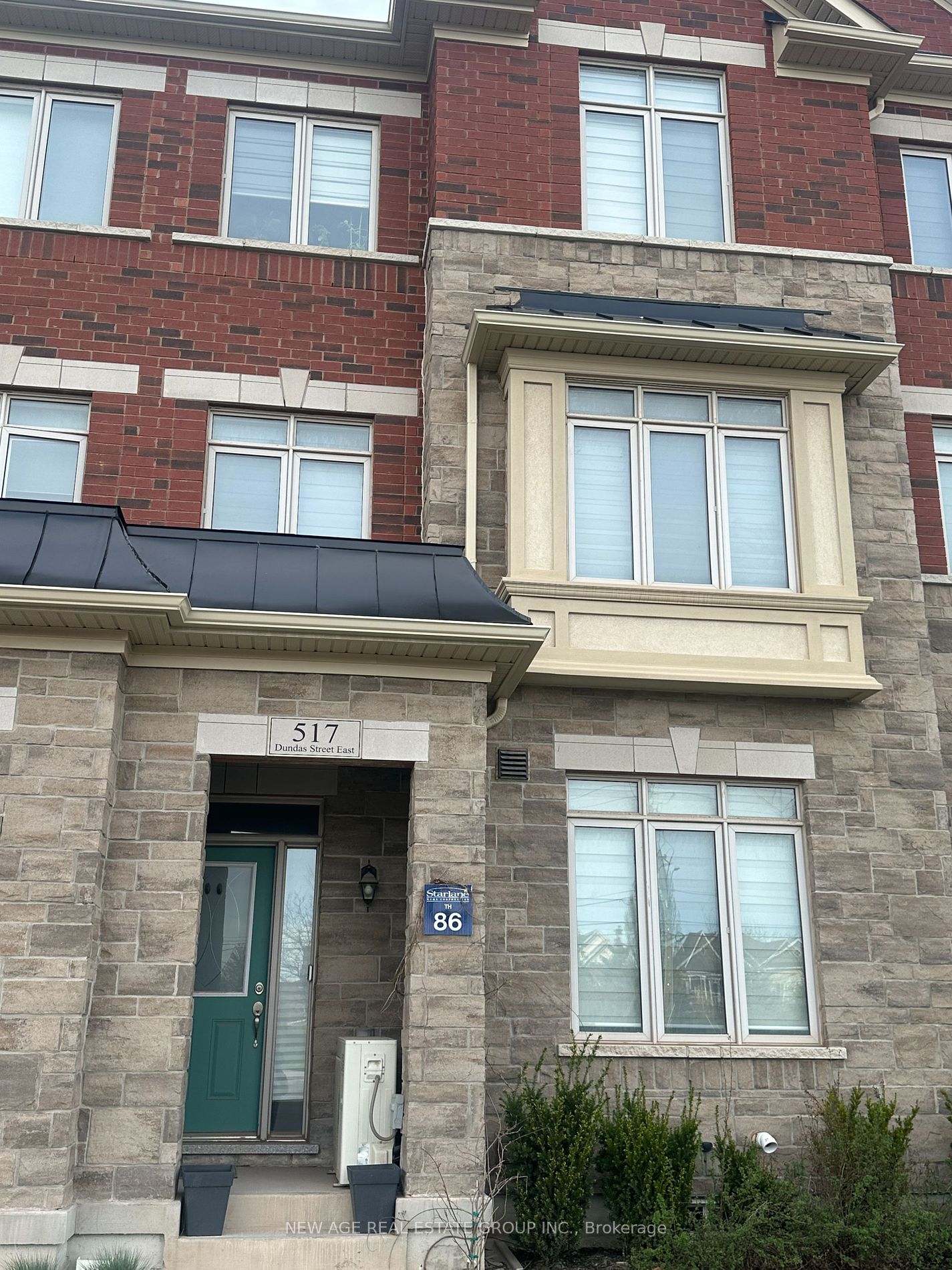 517 Dundas Street E