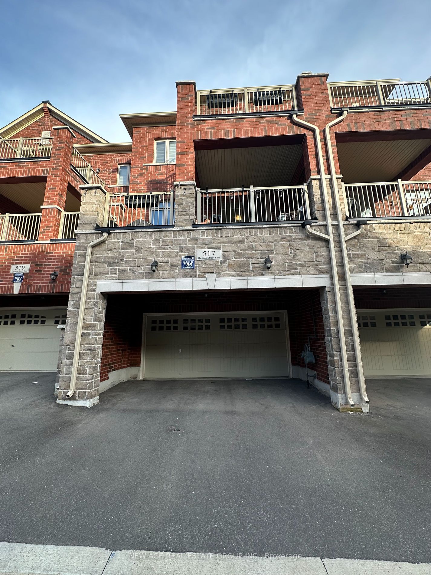 517 Dundas Street E