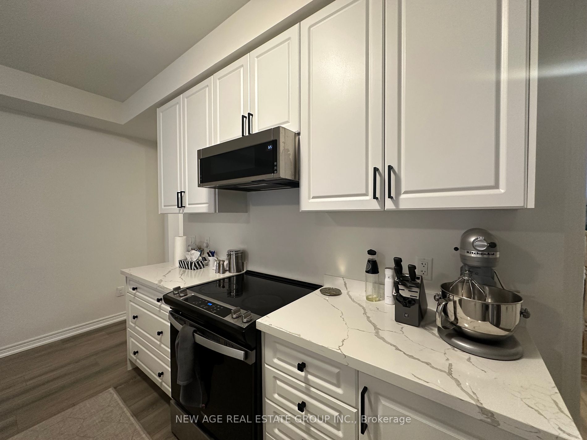 517 Dundas Street E