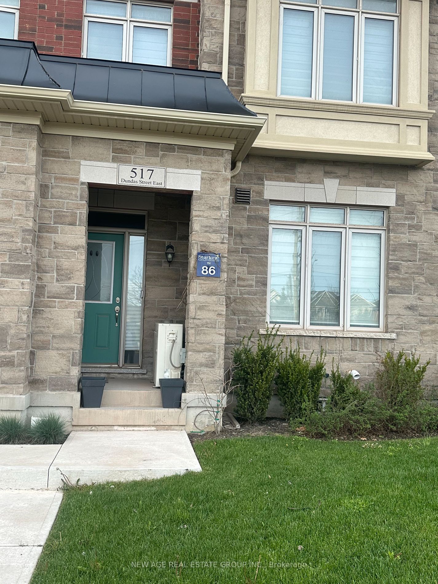 517 Dundas Street E