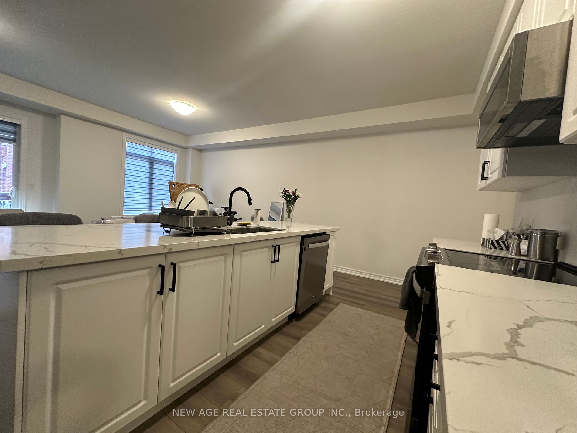 517 Dundas Street E